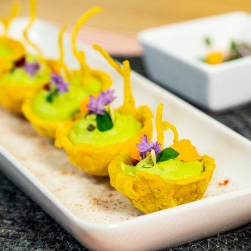Canasticas de plátano rellenas de puré de arvejas