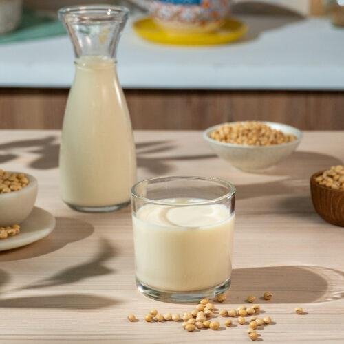 Leche de soya: Batido de cacao, mantequilla de maní y banano – Torta casera de chocolate y leche de soya – Crepes de leche de soya y frutas